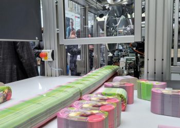 POLAR, LabelDay’de en yeni şekilli kesim makinelerini sundu