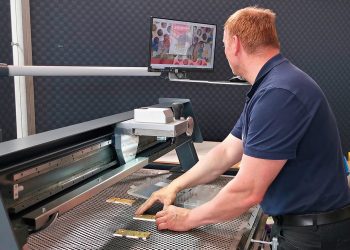 Tam format için Dijital Konumlandırma Sistemi