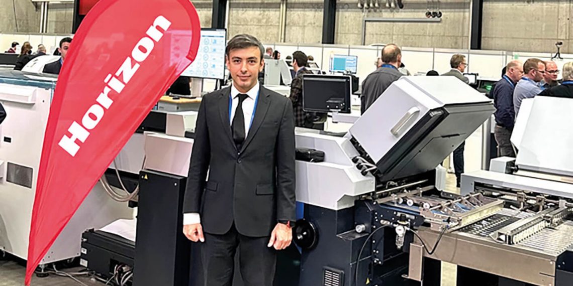 Horizon BQ-270V kapak takma makinemizle SIGN İstanbul fuarındayız