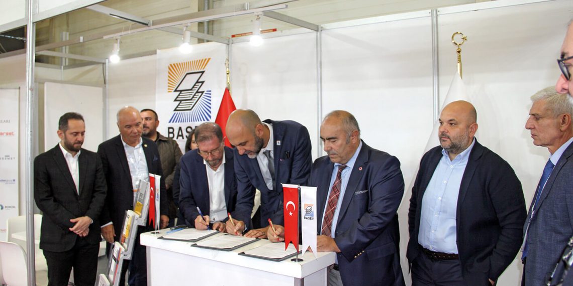 Aktifmak Dr. Oktay Duran METAL’e Eureka kutu katlama yapıştırma makinası bağışladı