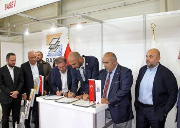 Aktifmak Dr. Oktay Duran METAL’e Eureka kutu katlama yapıştırma makinası bağışladı