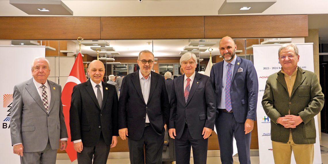 Basım dünyası  iftar yemeklerinde  bir araya geldi