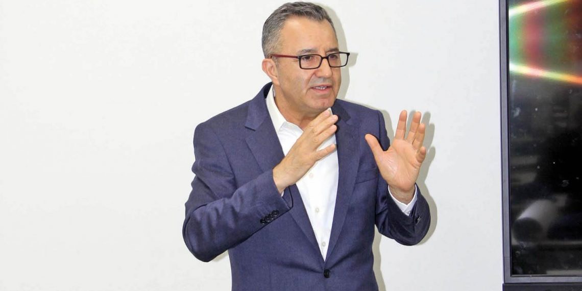 Komori Tokyo ziyareti  Hamdi Kaymak (Aras Makine ve Servis Hizmetleri A.Ş. Genel Müdürü)  KOMORI üretim teknolojisinin temelini Monozukuri felsefesi çerçevesinde oluşturmuş