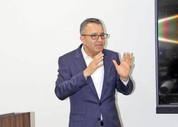 Komori Tokyo ziyareti  Hamdi Kaymak (Aras Makine ve Servis Hizmetleri A.Ş. Genel Müdürü)  KOMORI üretim teknolojisinin temelini Monozukuri felsefesi çerçevesinde oluşturmuş