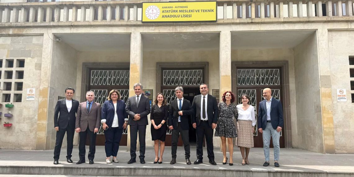 Atatürk Mesleki ve Teknik Anadolu Lisesi’nde  Geliştir-Uygula-Paylaş projesinin sergisi açıldı