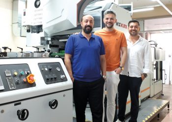 Öz Kutsan Ambalaj,  HZKDX otomatik selofan makinesinden memnun