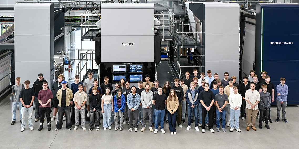 Koenig & Bauer geleceğe yatırım yapıyor ve 103 çırak ve çift çalışma programı öğrencisini ağırlıyor