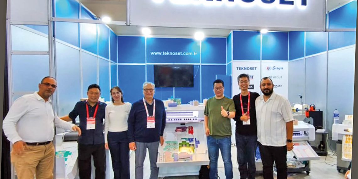 İki yeni makinenin ilk kez sergilendiği Teknoset standı yoğun ilgi gördü