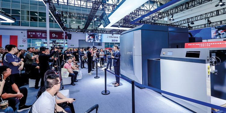 Komori J-throne 29’un baskıda oyunu değiştirme nedenleri